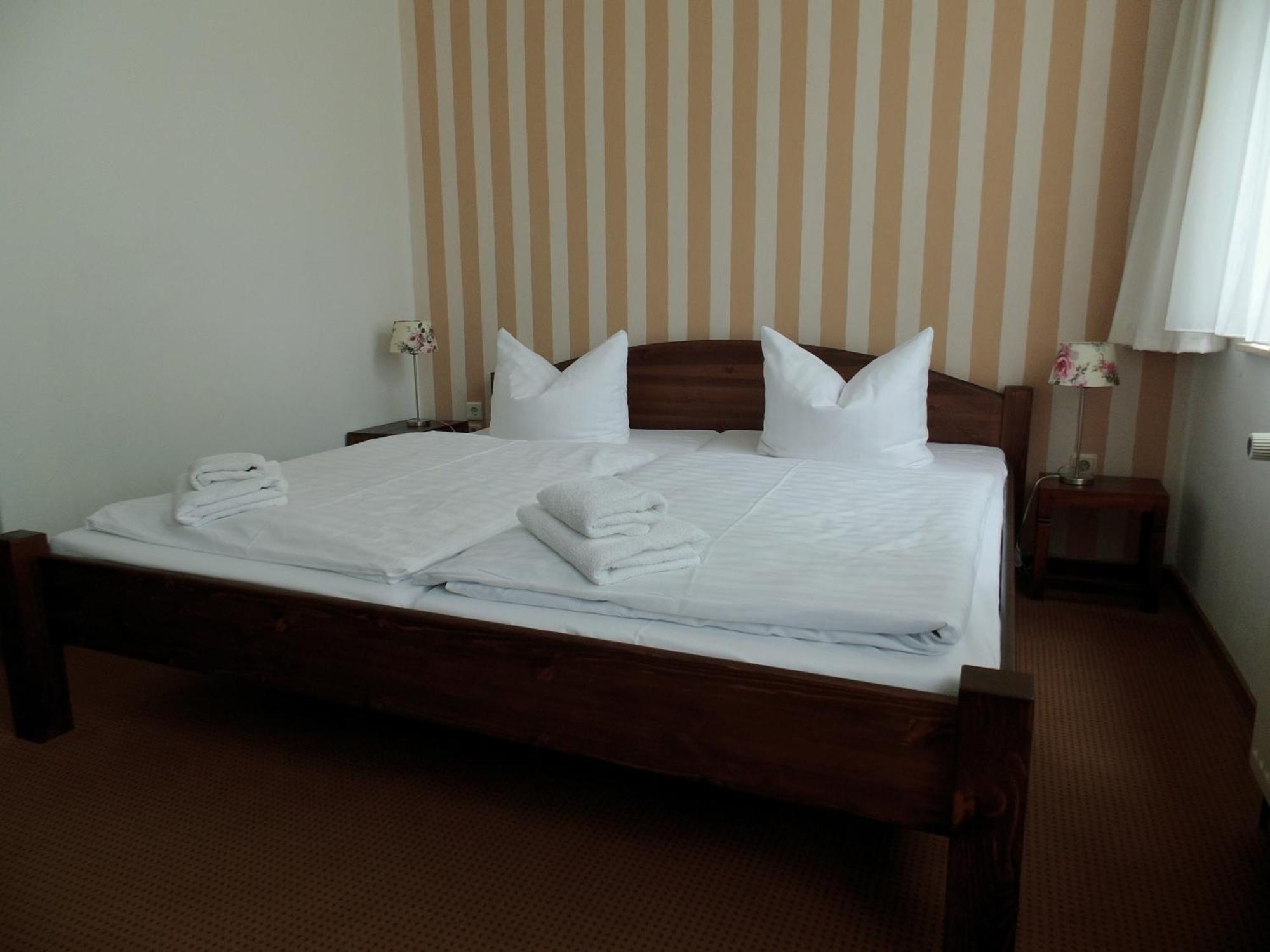 Pension & Restaurant "Alte Schule" Kluis Room photo